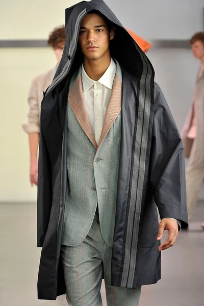 Look 37